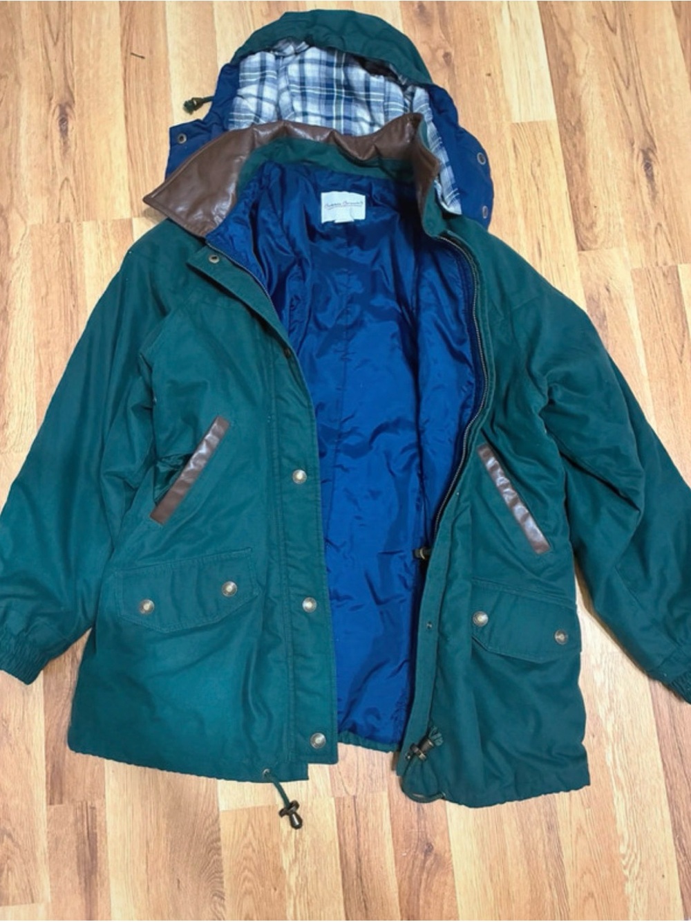 Women’s Green Hooded Parka Jacket - Classic Casual Outerwear